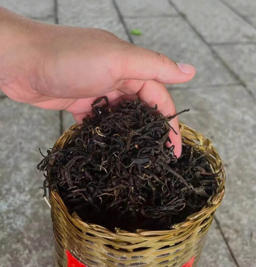 06年冰岛古树茶柱2公斤左右一条#上海头条# #发现