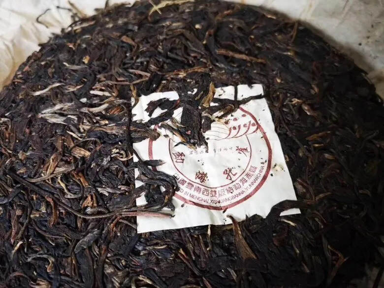 401勐海孔雀老生茶，班章料
2004年春海茶厂出品