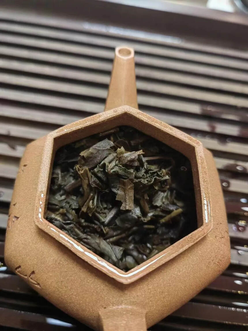 #普洱茶# 2002年福海茶厂布朗山野生大树茶班章特