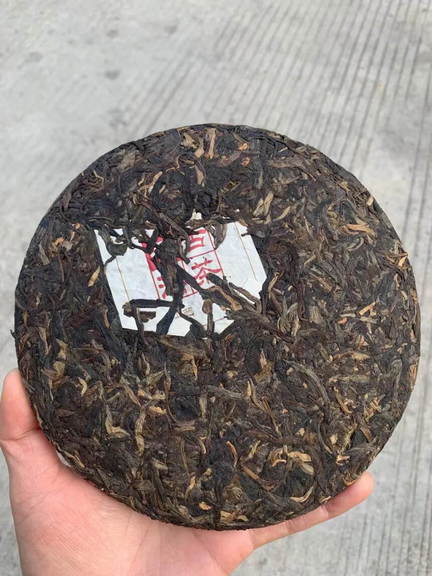 2019年冰岛母树生茶 300克/片，5片/提，选2