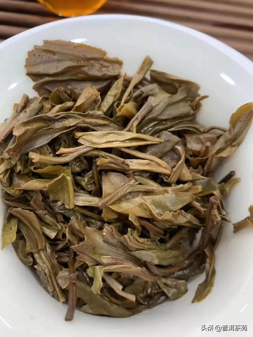 2016年八角亭布朗印象布朗山古树茶，357克/片；