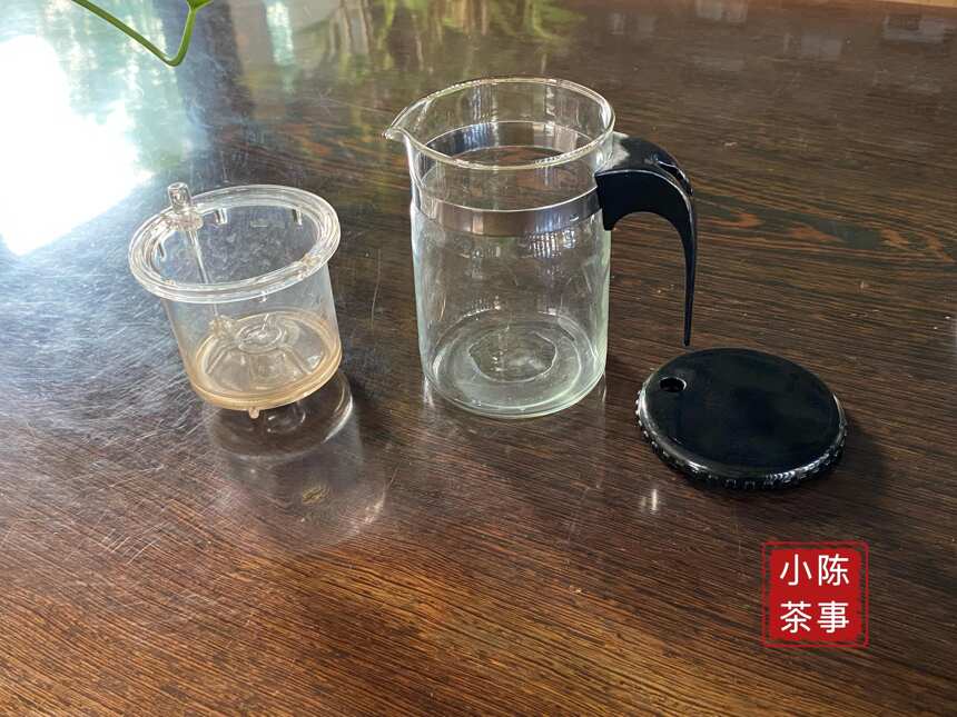 飘逸杯、龙胆壶、保温杯、玻璃杯、盖碗，哪个茶具泡茶更实用呢？