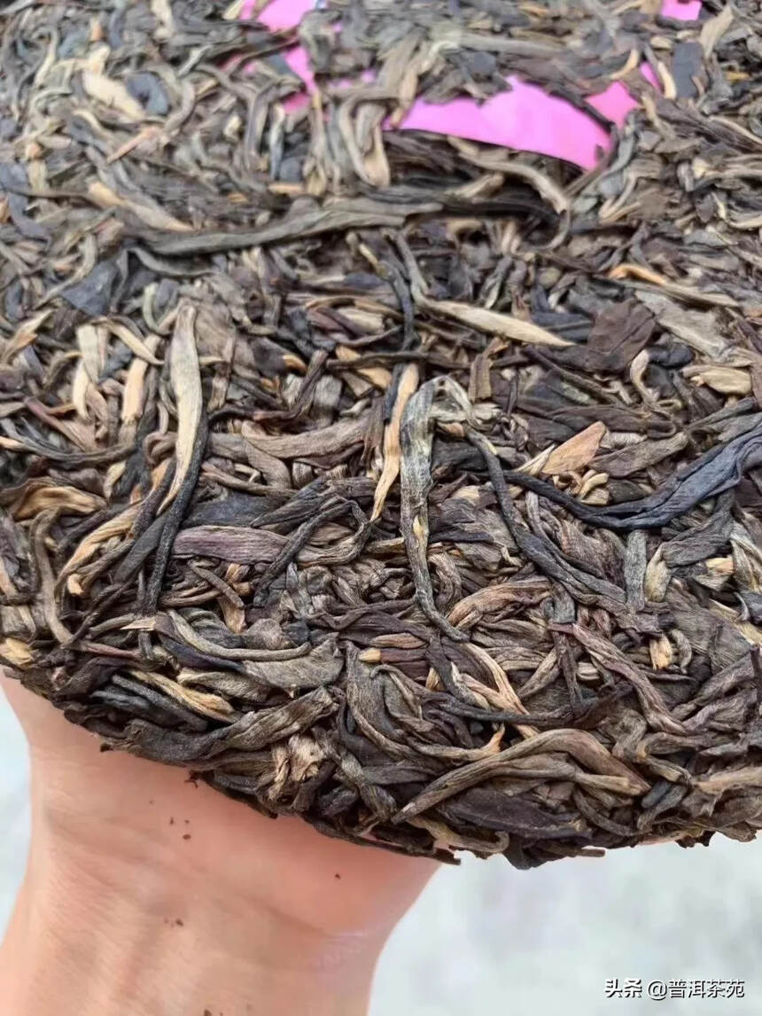 2016年八角亭布朗印象布朗山古树茶，357克/片；