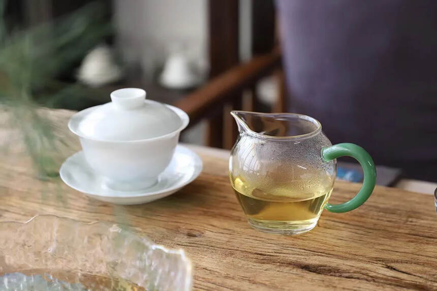 茶叶采摘时令：
茶的种类按季节有春、夏、秋茶之分。通