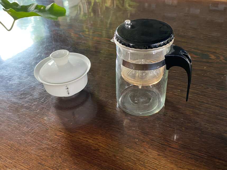 飘逸杯、龙胆壶、保温杯、玻璃杯、盖碗，哪个茶具泡茶更实用呢？