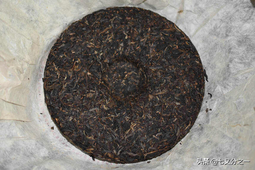 2005年千年班章干仓青饼，精选百年以上茶树原料，昆