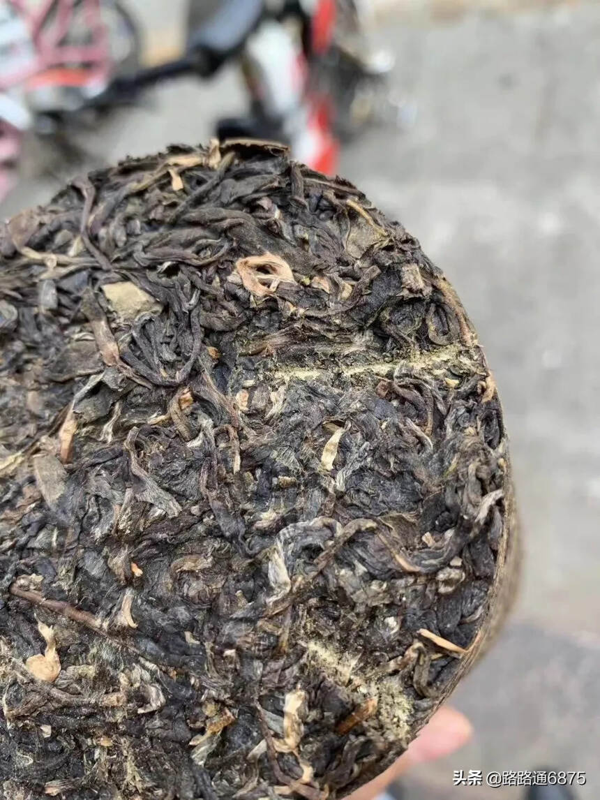 2015年昔归龙柱圆茶，云南茶农自家初制所压制，香气