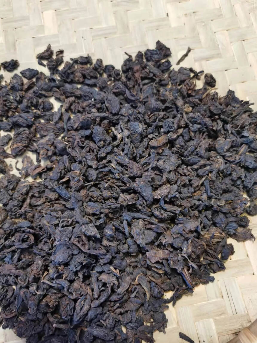 2018年老班章乔木发酵而筛选的茶头。#普洱茶# #