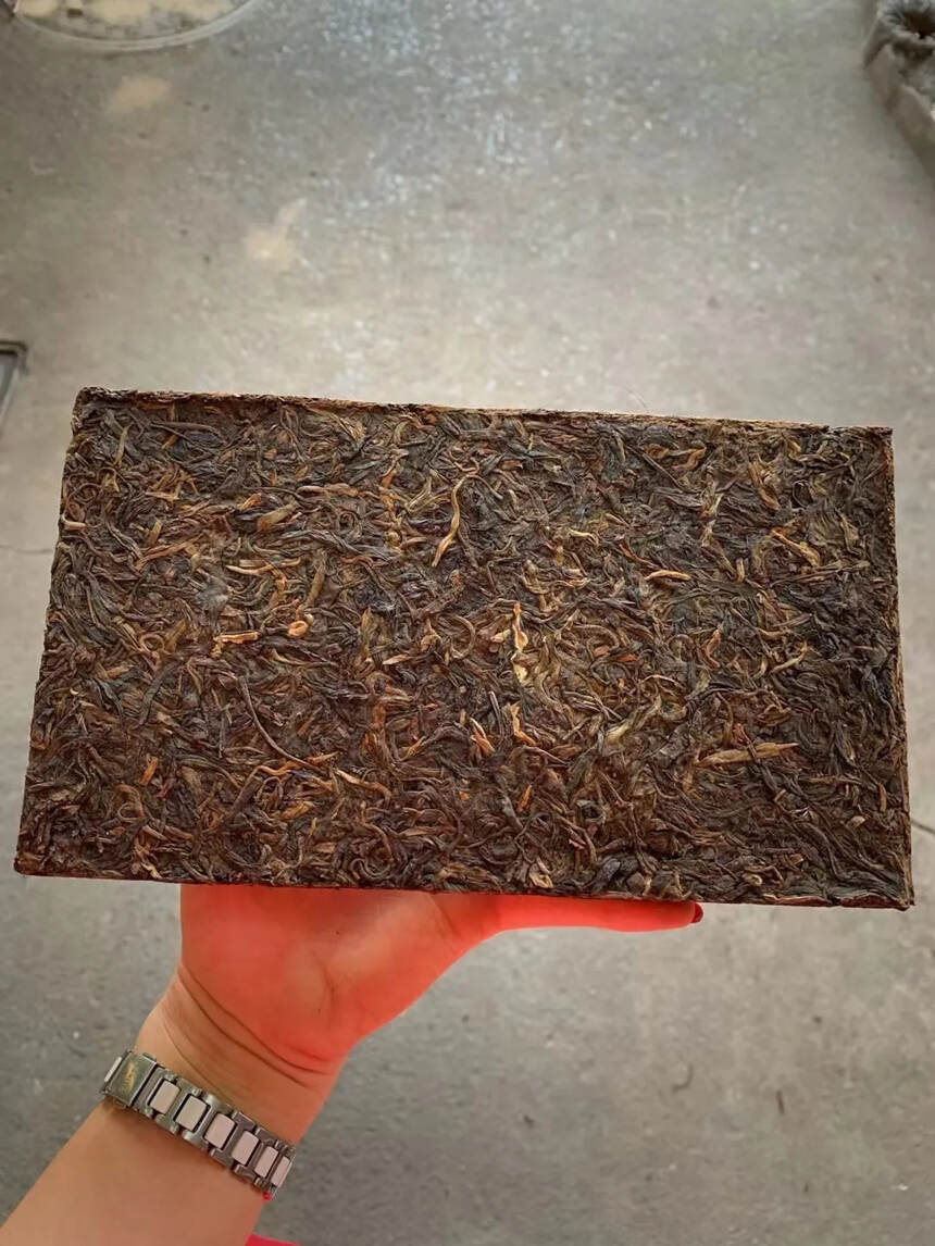 #普洱茶# 05年1公斤古树春尖生茶砖.每件20片装