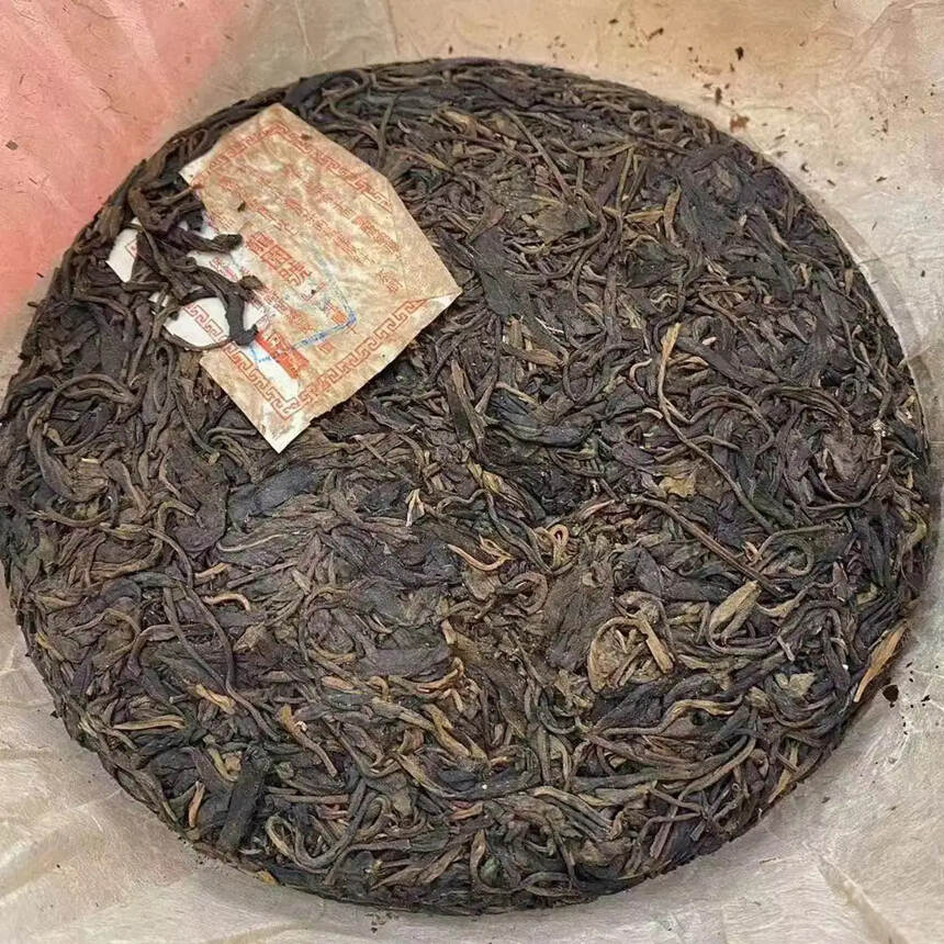 2003年龙园号易武麻黑古茶青饼。#普洱茶# #普洱