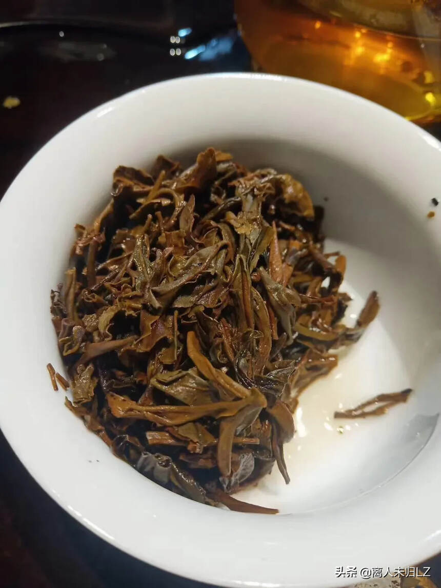 99年易武正山古树圆茶，云南易武外贸工司出品，此茶精