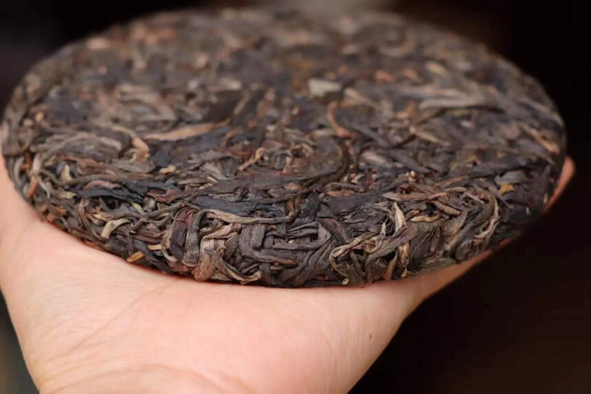 秘境古树2019春，200克饼茶，6公斤一件，古树口