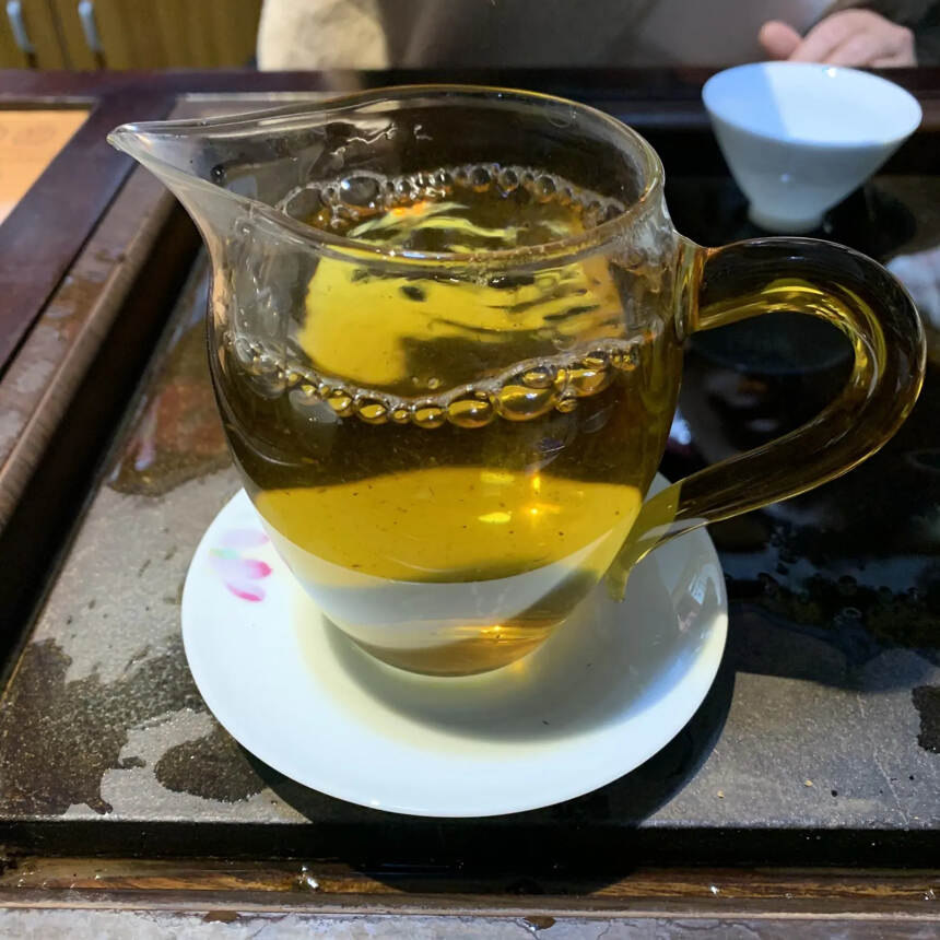 2021年紫娟古树红茶，墨绿汤色 ，富含多种维生素。