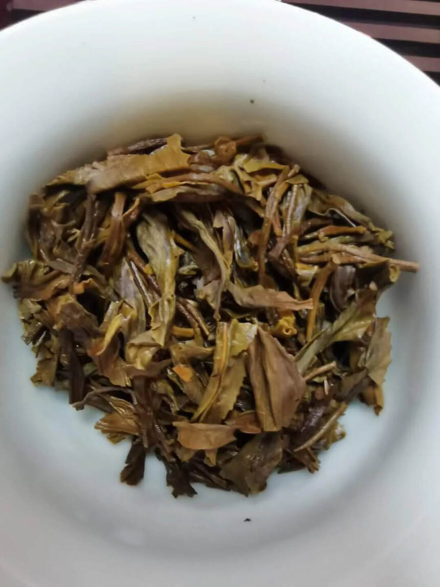 2013年易武麻黑古树茶
天蕴好茶，生于旷林达山，长