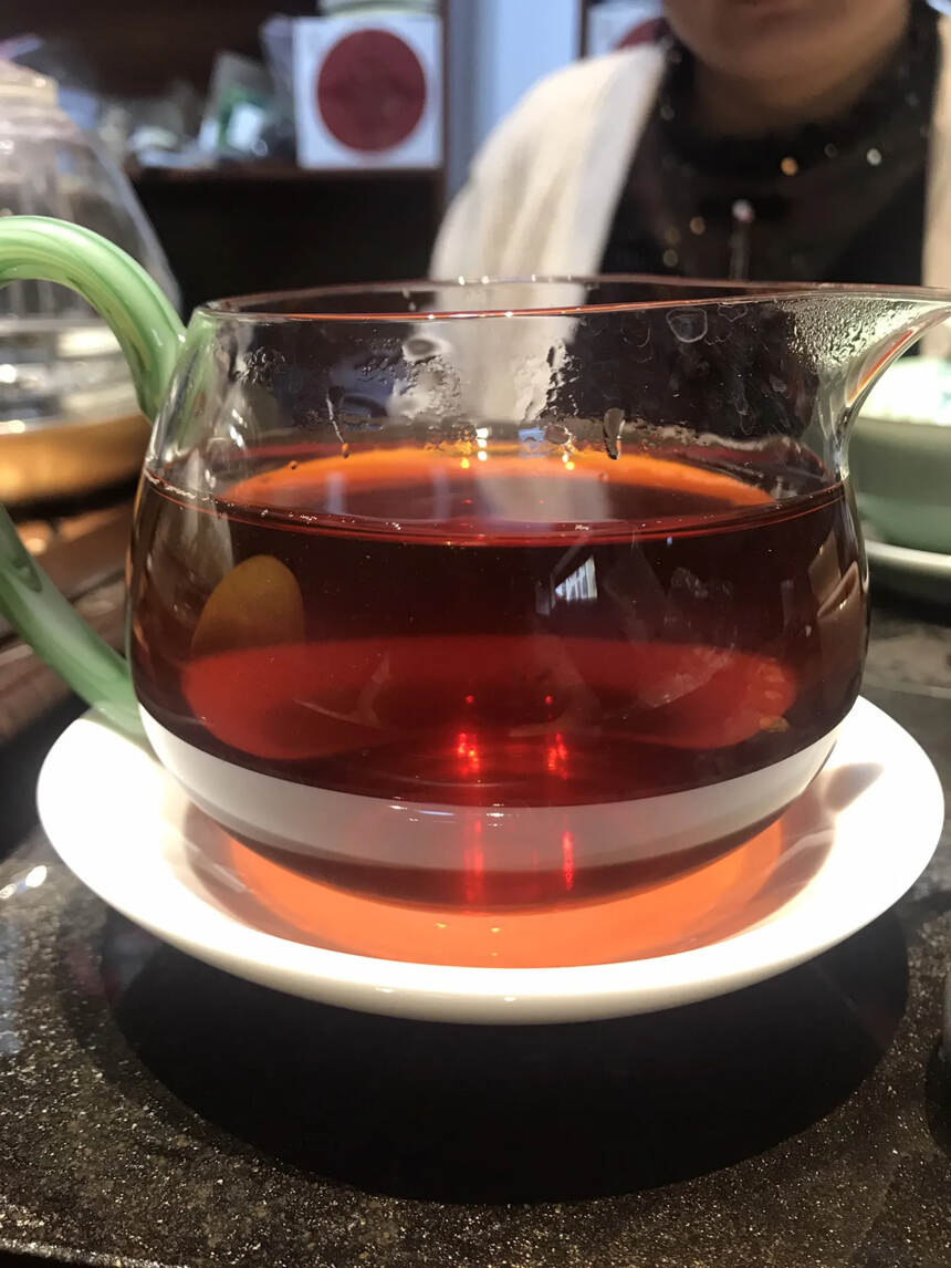 #普洱茶# 60年代昔归老生茶散料，花蜜香依旧，回甘