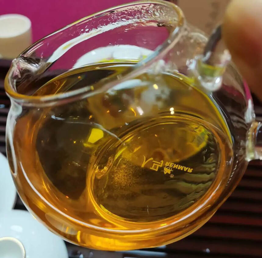 2013年易武麻黑古树茶
天蕴好茶，生于旷林达山，长