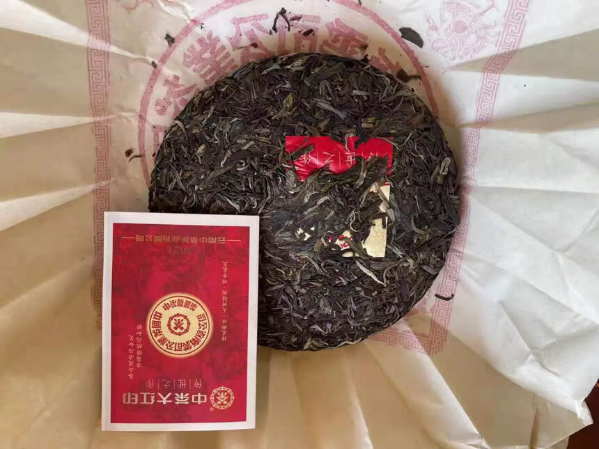 中茶 2021年传世印级大红印
茶汤也变得红润剔透，