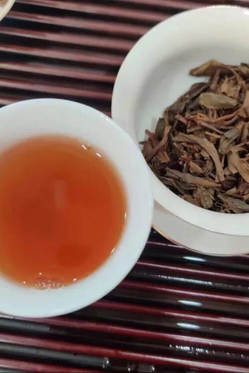 ❤❤

2006年健民茶厂勐海孔雀生饼，云南仓，茶底