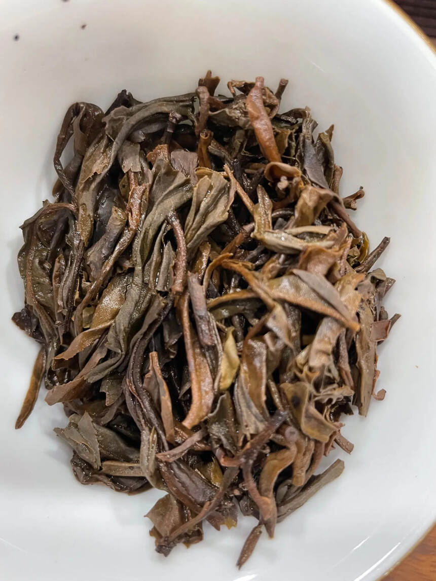 #普洱茶# 90年代古思茅绿印纯干仓生茶，勐海古树茶