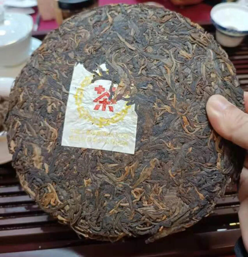 2001年珍藏版中茶黄中红印生茶，易武料
茶汤回甘极
