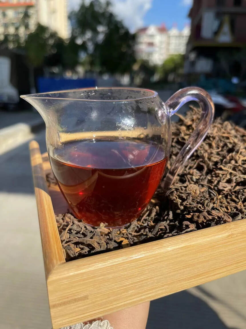 2018年小筐离地发酵老班章熟茶。点赞评论送茶样品试