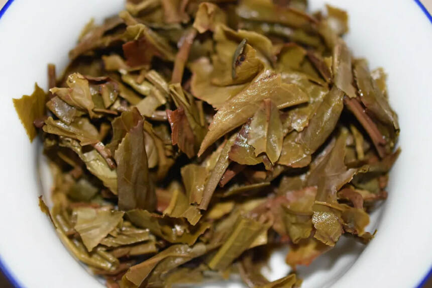 2016年传世红印铁饼生茶
印级生茶，精选原料，传统