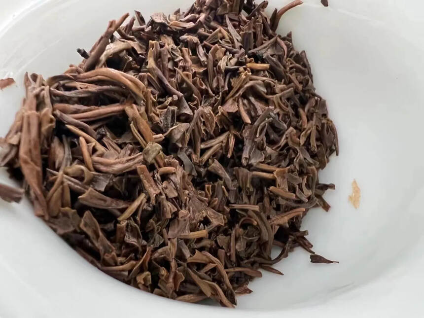 福今2011传统香竹
醇厚饱满，花果蜜香明显
芽茶为