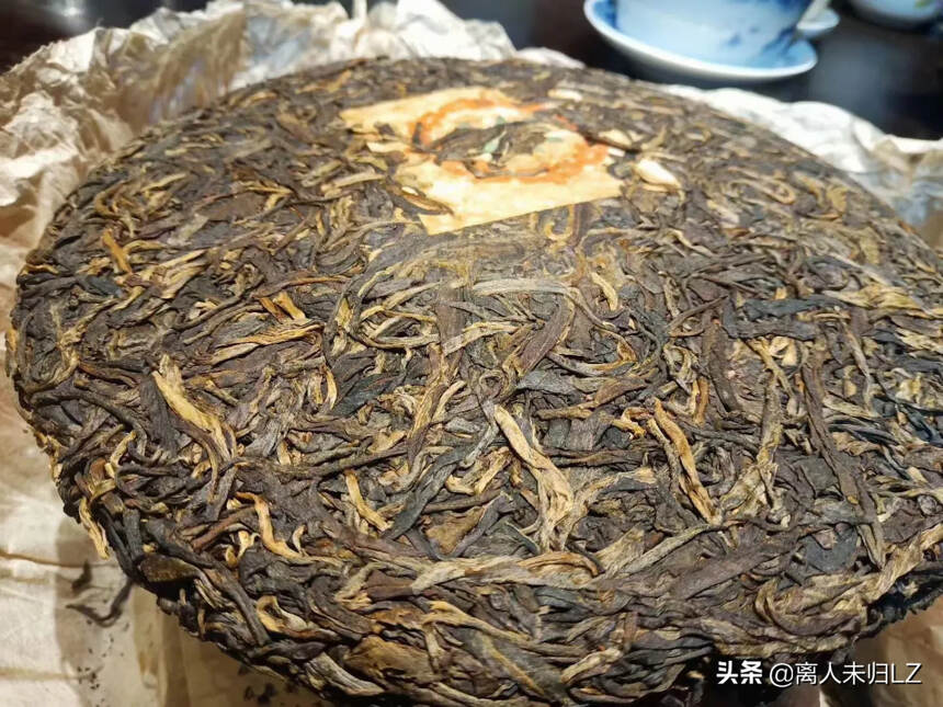 99年易武正山古树圆茶，云南易武外贸工司出品，此茶精