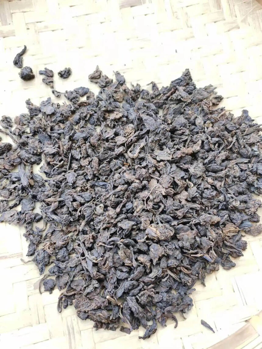 2018年老班章乔木发酵而筛选的茶头。#普洱茶# #