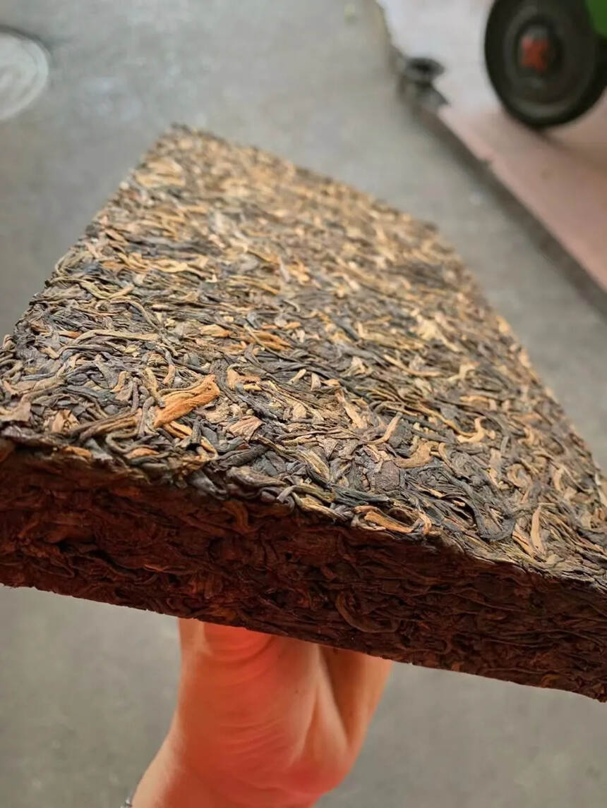 05年1公斤古树春尖生茶砖.每件20片装.。#普洱茶