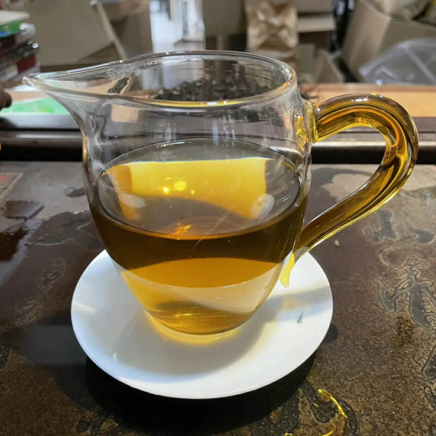 2021年紫娟红茶
紫娟茶不多见，
由紫娟做成的红茶