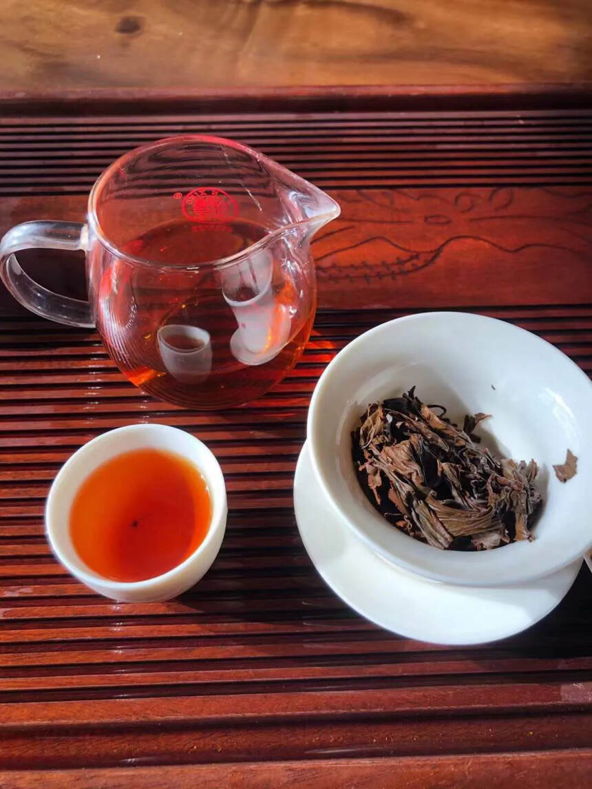 滑竹梁子野生古树红茶，香留香明显，口感饱满，汤厚质重