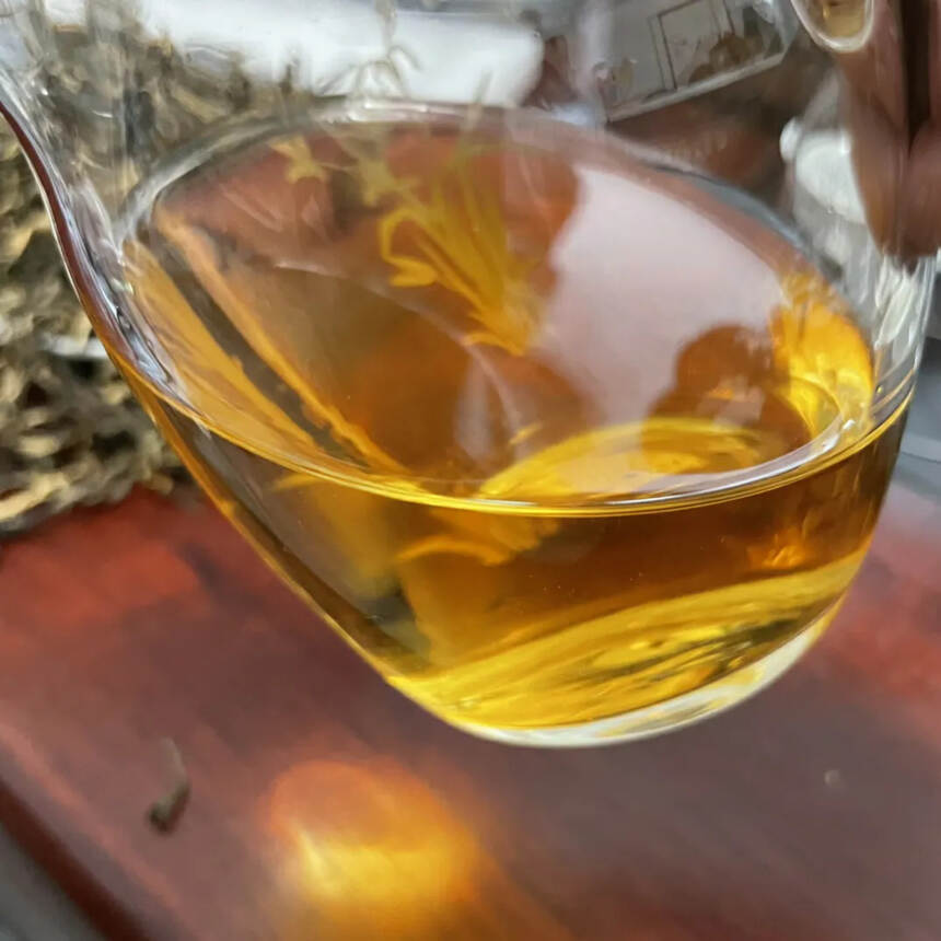 帕沙犀牛塘古树红茶
日晒滇红单芽茶，可以久存。
甜感
