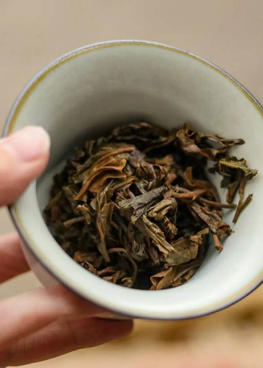2006年樟木香竹筒茶
​精选布朗山大树茶为原料，韵