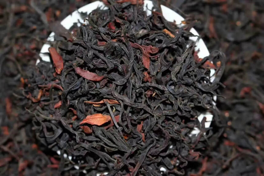 云南大雪山野生古树红茶，真正千年以上的古茶，香甜，蜂