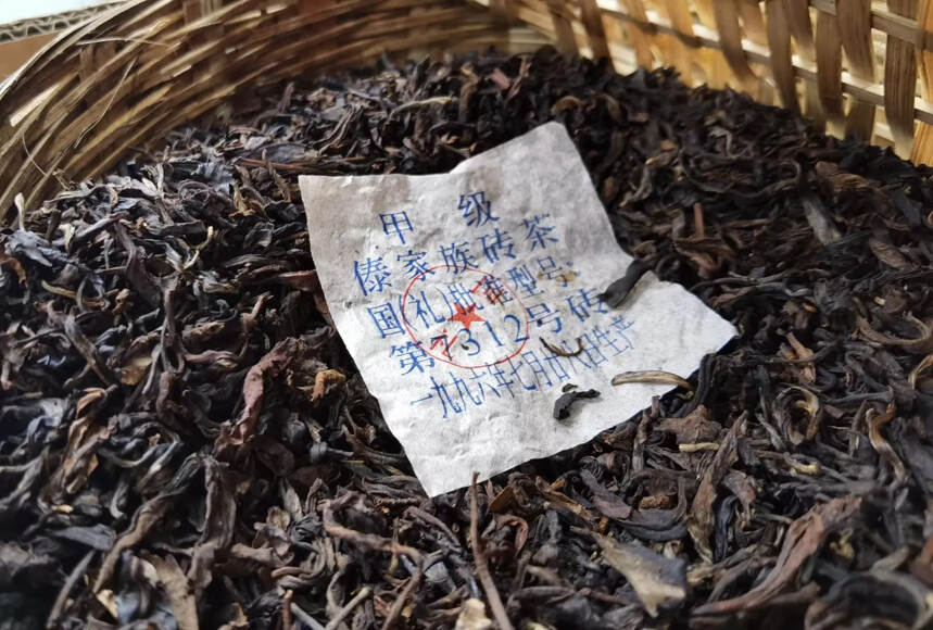 1996年老班章生茶纯干仓。点赞评论送茶样品尝。#茶
