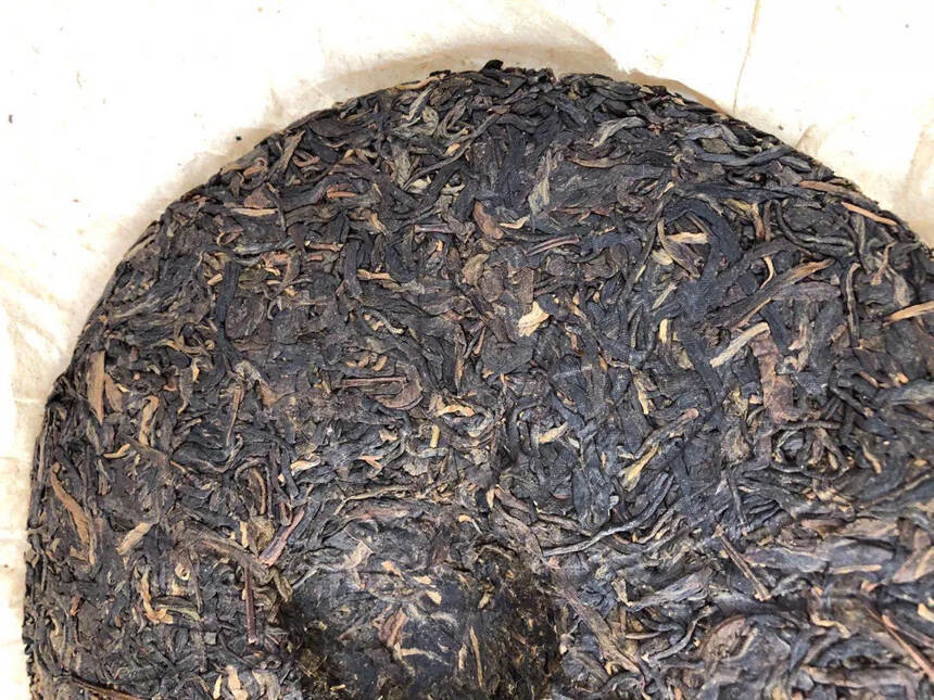 #普洱茶# 02年中茶绿印生茶，干仓存放！汤色油量微