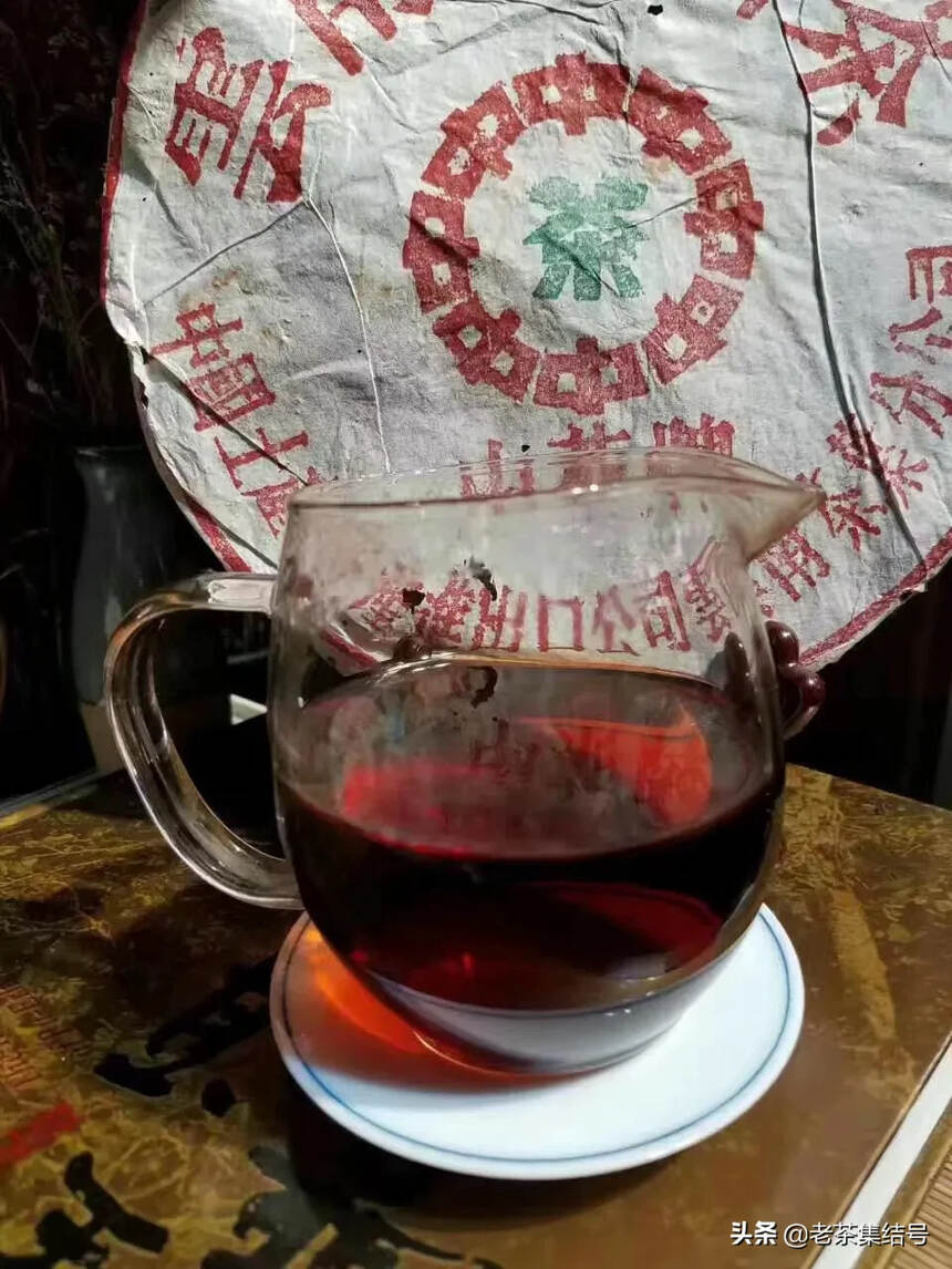 95年中茶版下关铁饼熟茶，香气醇正甜水好。