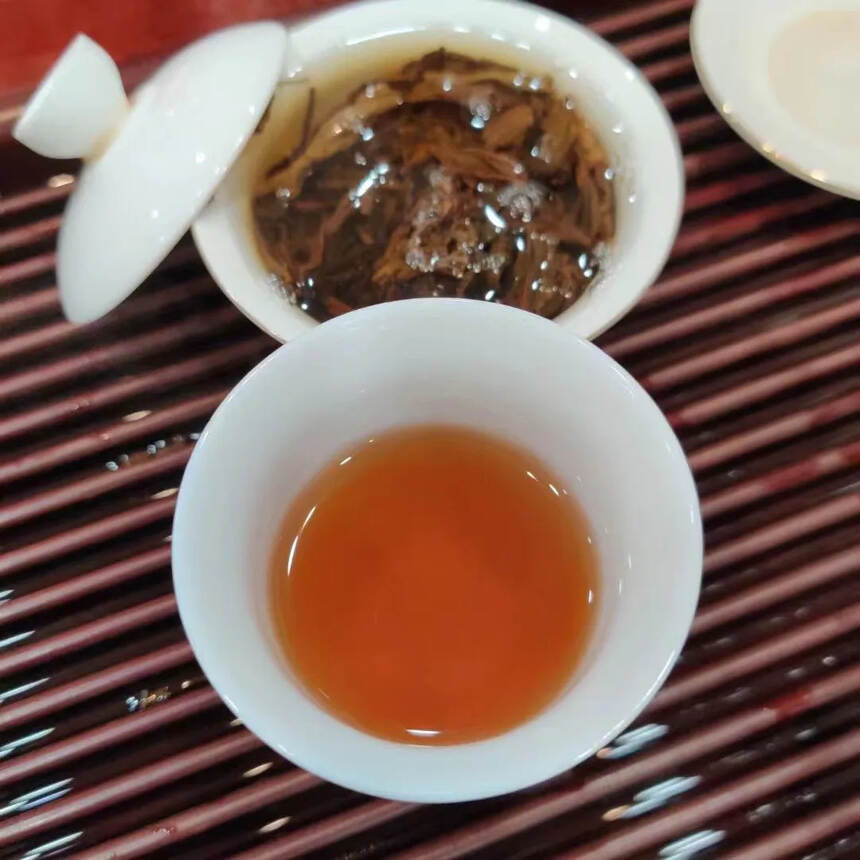 2005年南侨孔雀沱，茶的滋味浓韵、甘甜、回味；十多