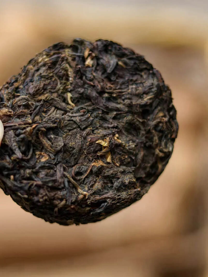 2006年樟木香竹筒茶
​精选布朗山大树茶为原料，韵