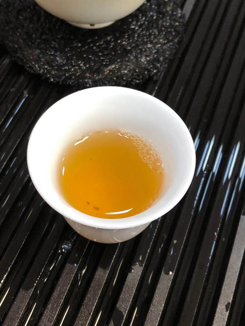 #普洱茶# 02年中茶绿印生茶，干仓存放！汤色油量微
