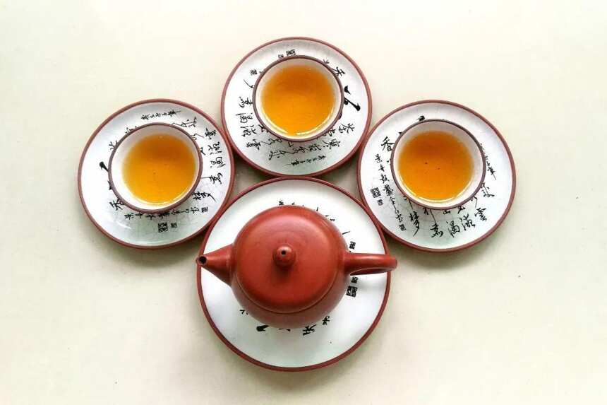 潮州喝茶只用三个茶杯的原因找到啦