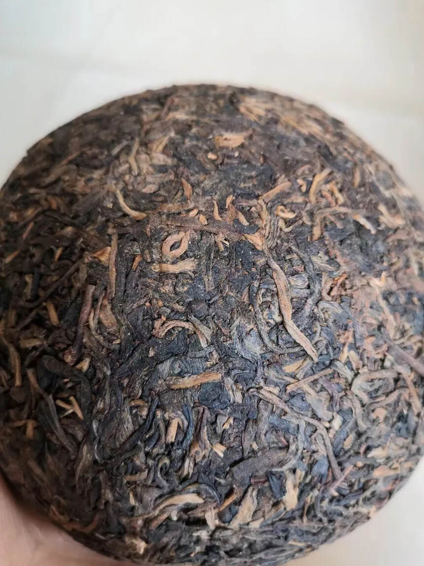 80年代德兰金瓜贡沱，纯干仓老生茶，一沱500克。