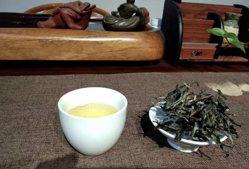 普洱茶圈灵魂拷问：是茶叶真的难卖？还是卖茶的太贪？
