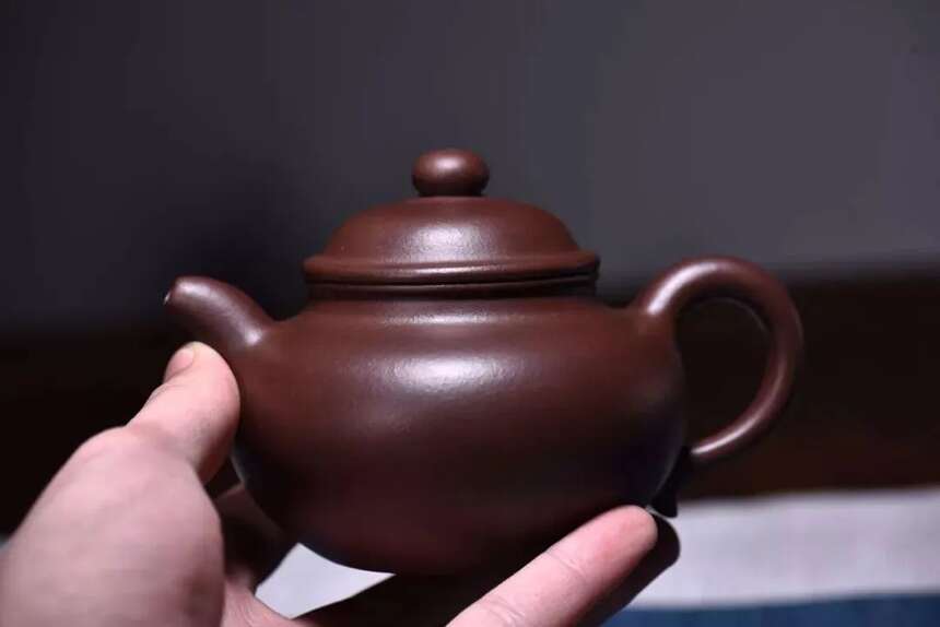 为什么老茶人大都喜欢紫砂壶呢？