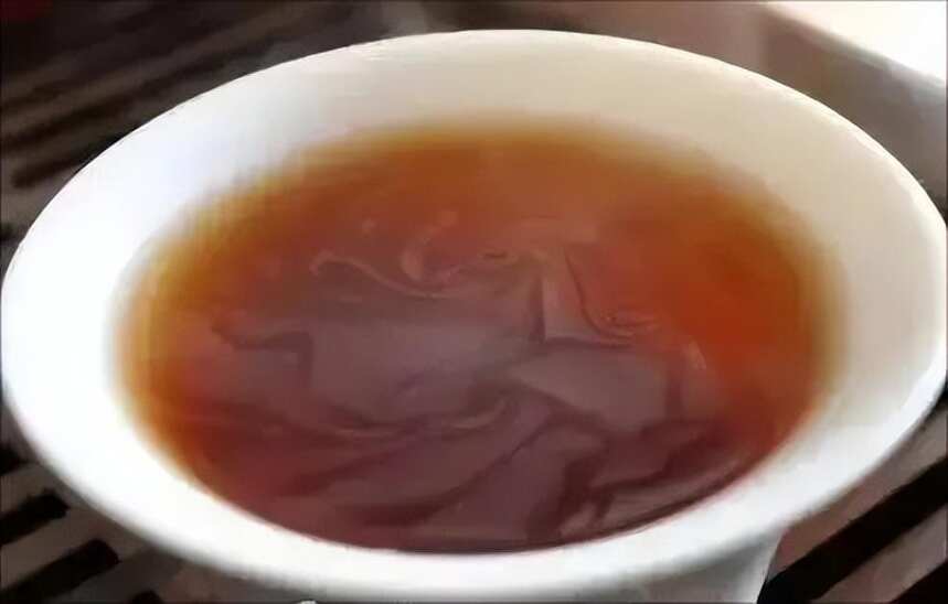 茶汤上怎么还会飘着一层油？不是因为茶具没洗干净吗？