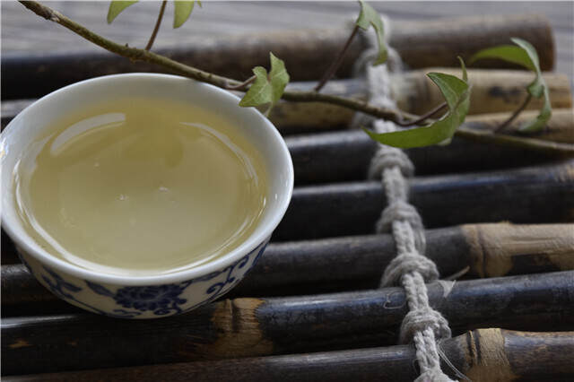 嫩芽香粗梗醇如何把握不同普洱茶的冲泡特点？