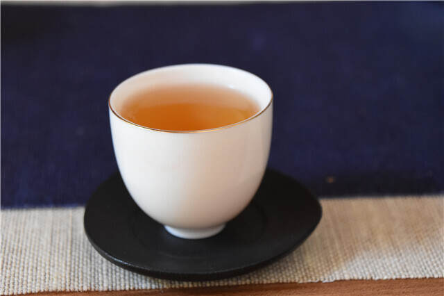 怎么样辨别英德红茶染色?