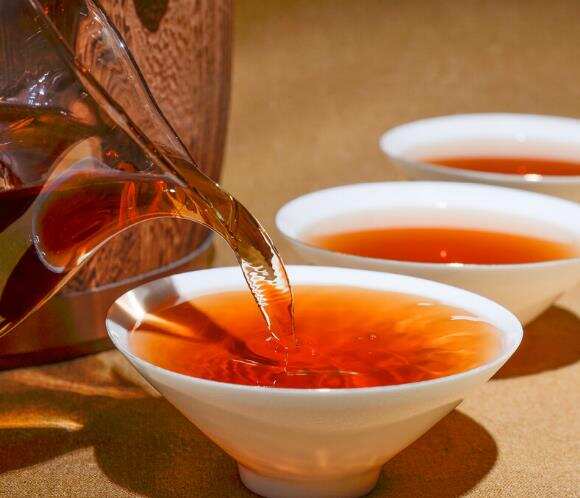好的熟普洱茶汤色一定是通透的酒红色么？