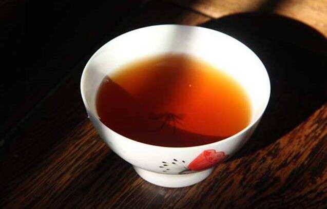 喝熟茶有什么好处？为什么喝普洱熟茶让人上瘾？